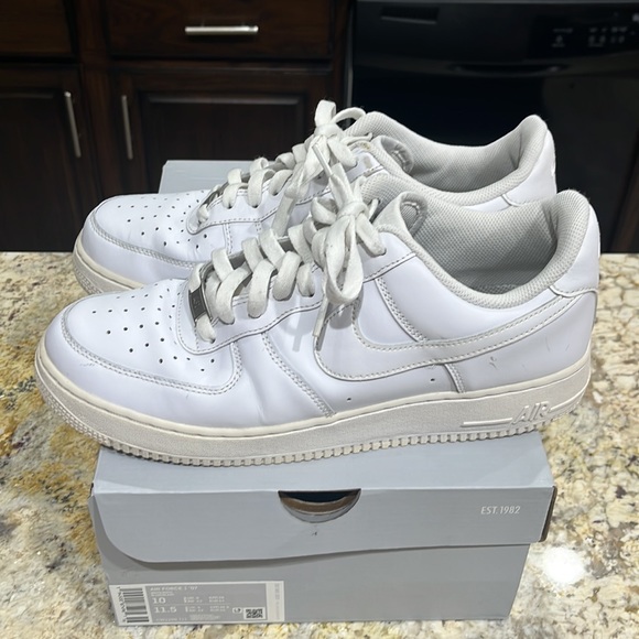 Nike Air Force 1 07 - Picture 2 of 7